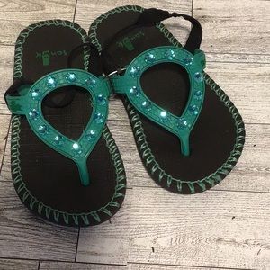 Size Large (6-8) Sanuk Sandals Gently Worn